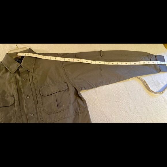 5.11 Tactical Men's Gray Long Sleeve Button Front Shirt Sz Sm. Worn On TV Show - Picture 4 of 7